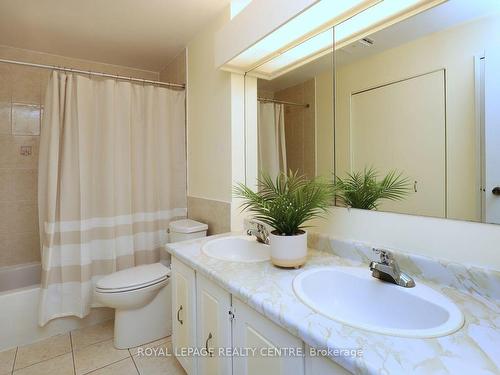 325-3055 Tomken Rd, Mississauga, ON - Indoor Photo Showing Bathroom