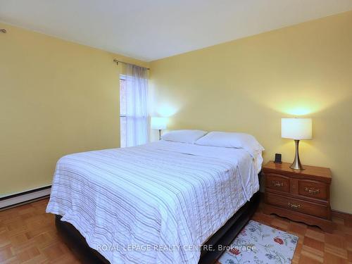 325-3055 Tomken Rd, Mississauga, ON - Indoor Photo Showing Bedroom