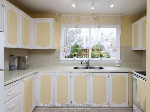 325-3055 Tomken Rd, Mississauga, ON - Indoor Photo Showing Kitchen With Double Sink