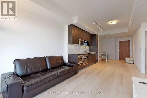 2501 - 115 Mcmahon Drive, Toronto, ON - Indoor Photo Showing Living Room