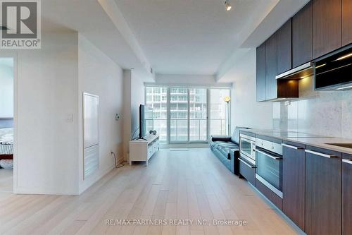 2501 - 115 Mcmahon Drive, Toronto, ON - Indoor Photo Showing Kitchen