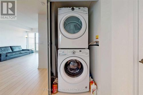 2501 - 115 Mcmahon Drive, Toronto, ON - Indoor Photo Showing Laundry Room