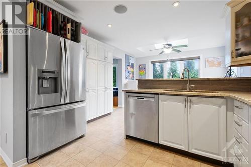 746 Hauteview Crescent, Ottawa, ON - Indoor Photo Showing Kitchen