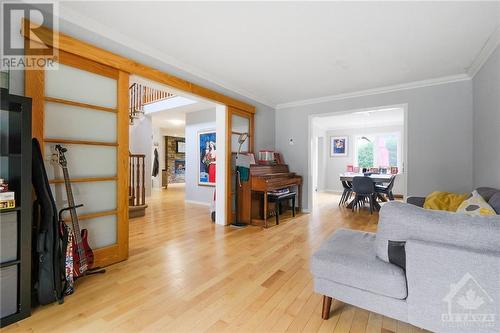 746 Hauteview Crescent, Ottawa, ON - Indoor Photo Showing Living Room