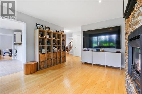 746 Hauteview Crescent, Ottawa, ON - Indoor Photo Showing Living Room With Fireplace