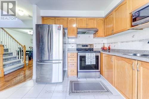 16 Canoe Glide Lane, Brampton, ON - Indoor Photo Showing Kitchen