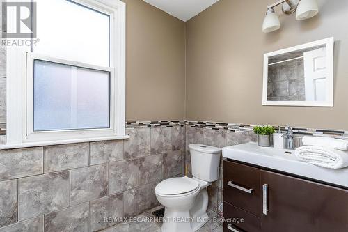 1554 Main Street E, Hamilton, ON - Indoor Photo Showing Bathroom