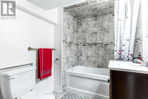 1554 Main Street E, Hamilton, ON - Indoor Photo Showing Bathroom