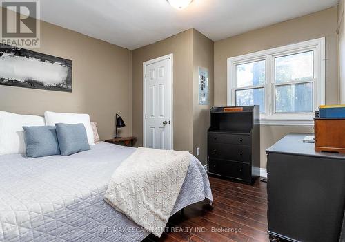 1554 Main Street E, Hamilton, ON - Indoor Photo Showing Bedroom