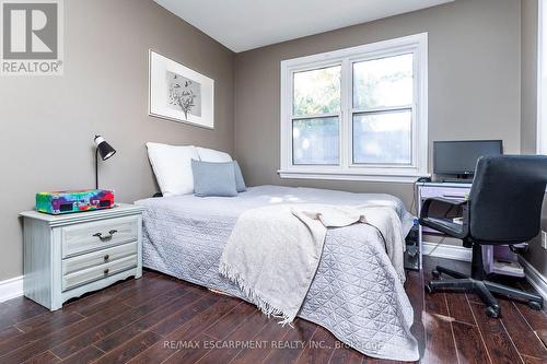 1554 Main Street E, Hamilton, ON - Indoor Photo Showing Bedroom