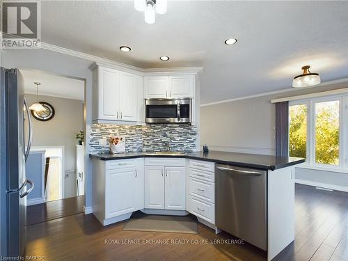 323 Peel Street, Saugeen Shores, ON - Indoor Photo Showing Kitchen With Upgraded Kitchen