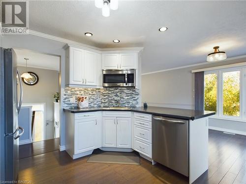 323 Peel Street, Southampton, ON - Indoor Photo Showing Kitchen With Upgraded Kitchen