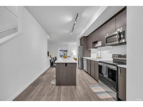 42 15850 85 Avenue, Surrey, BC - Indoor Photo Showing Kitchen