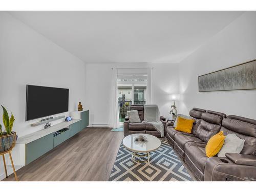 42 15850 85 Avenue, Surrey, BC - Indoor Photo Showing Living Room