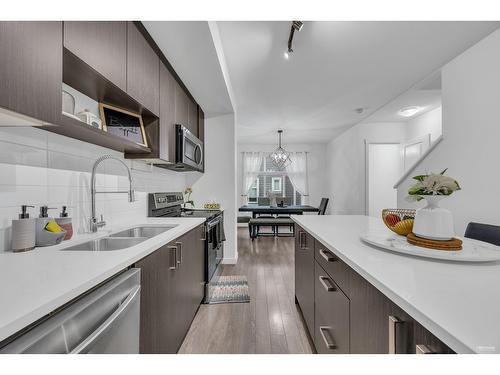 42 15850 85 Avenue, Surrey, BC - Indoor Photo Showing Kitchen With Double Sink With Upgraded Kitchen