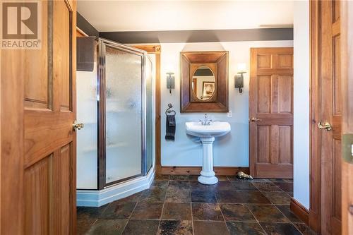 11 Fairway Drive, Pembroke, ON - Indoor Photo Showing Bathroom