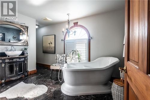 11 Fairway Drive, Pembroke, ON - Indoor Photo Showing Bathroom