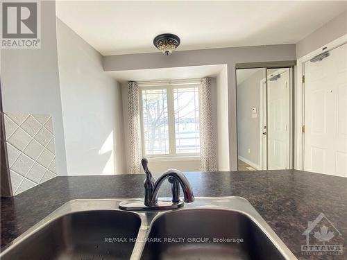 A - 419 Chapman Mills Drive, Ottawa, ON - Indoor Photo Showing Kitchen With Double Sink