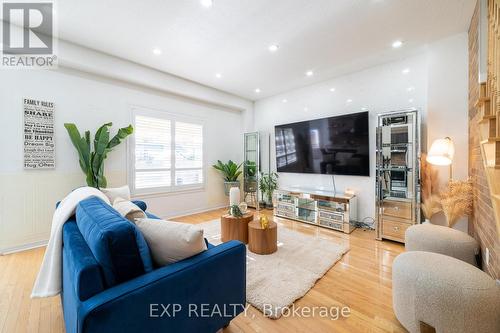 31 Kimble Avenue, Clarington, ON - Indoor Photo Showing Living Room