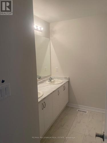 16 Tamworth Terrace, Barrie, ON - Indoor Photo Showing Bathroom