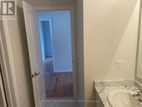 16 Tamworth Terrace, Barrie, ON - Indoor Photo Showing Bathroom