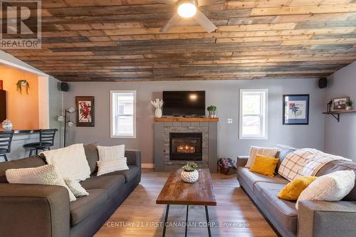 14 Cornish Street, London, ON - Indoor Photo Showing Living Room With Fireplace