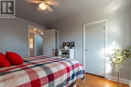 14 Cornish Street, London, ON - Indoor Photo Showing Bedroom