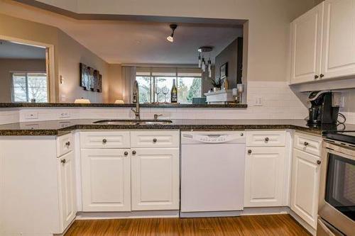 310 15185 22 Avenue, Surrey, BC - Indoor Photo Showing Kitchen