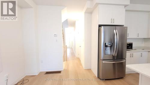 109 Sagewood Avenue, Barrie, ON - Indoor Photo Showing Kitchen