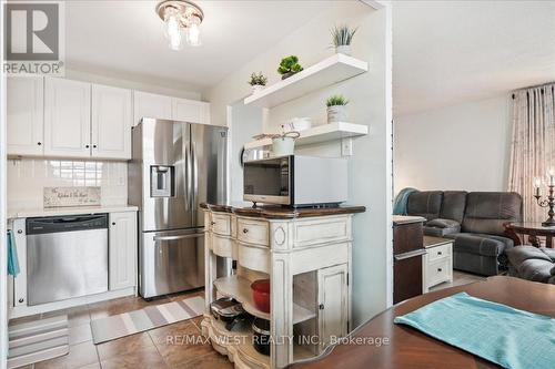 Ph3 - 2345 Confederation Parkway, Mississauga, ON - Indoor Photo Showing Kitchen