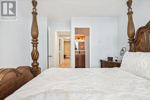 Ph3 - 2345 Confederation Parkway, Mississauga, ON - Indoor Photo Showing Bedroom