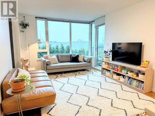 411 522 W 8Th Avenue, Vancouver, BC - Indoor Photo Showing Living Room