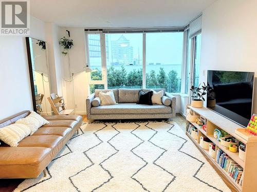 411 522 W 8Th Avenue, Vancouver, BC - Indoor Photo Showing Living Room