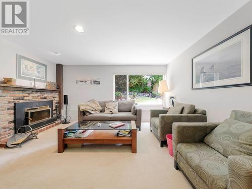 430 Genoa Crescent, North Vancouver, BC - Indoor Photo Showing Living Room With Fireplace