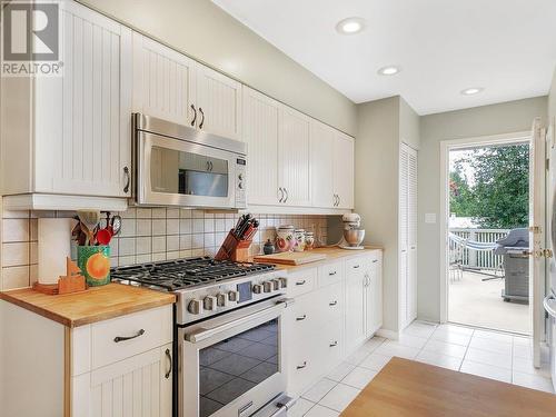 430 Genoa Crescent, North Vancouver, BC - Indoor Photo Showing Kitchen With Upgraded Kitchen