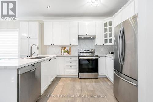 18 Todd Drive, Barrie, ON - Indoor Photo Showing Kitchen With Upgraded Kitchen