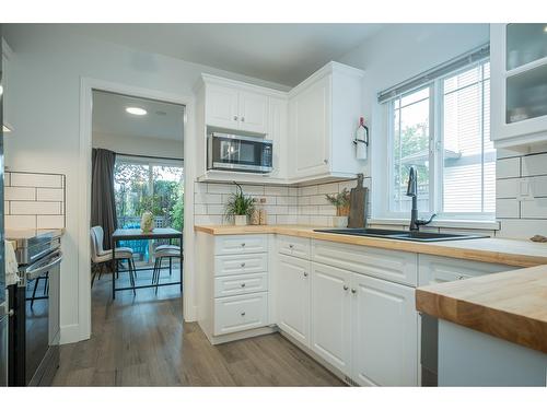 308 16233 82 Avenue, Surrey, BC - Indoor Photo Showing Kitchen