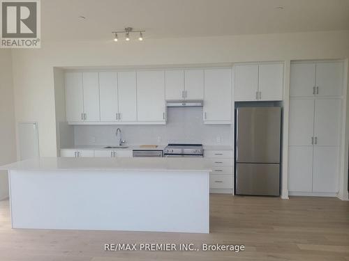 Ph2 - 9000 Jane Street, Vaughan, ON - Indoor Photo Showing Kitchen