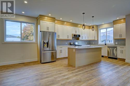 2969A Gilbert Road, Kamloops, BC - Indoor Photo Showing Kitchen