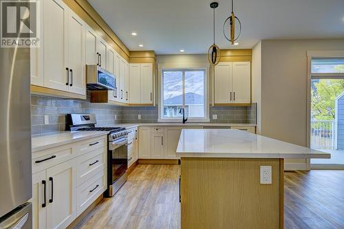 2969A Gilbert Road, Kamloops, BC - Indoor Photo Showing Kitchen