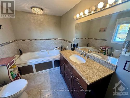 4948 Wales Road, South Stormont, ON - Indoor Photo Showing Bathroom