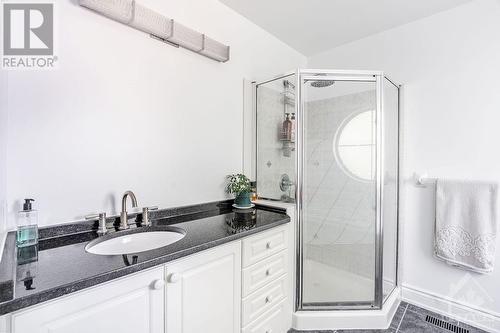 137 Ballance Drive, Ottawa, ON - Indoor Photo Showing Bathroom