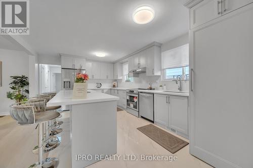 734 Eaglemount Crescent, Mississauga, ON - Indoor Photo Showing Kitchen