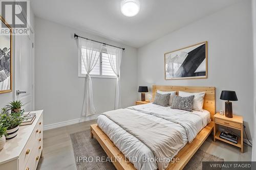 734 Eaglemount Crescent, Mississauga, ON - Indoor Photo Showing Bedroom