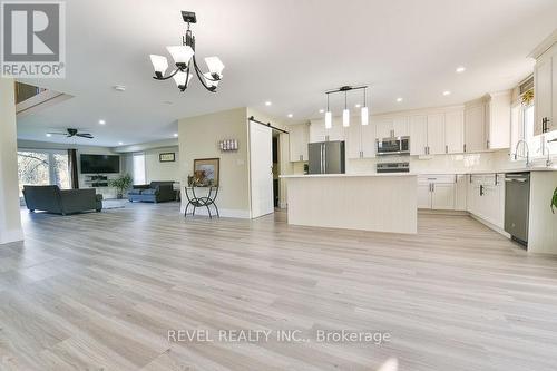 1221 Dalton Road, Timmins (Dalton Rd.), ON - Indoor Photo Showing Kitchen With Upgraded Kitchen