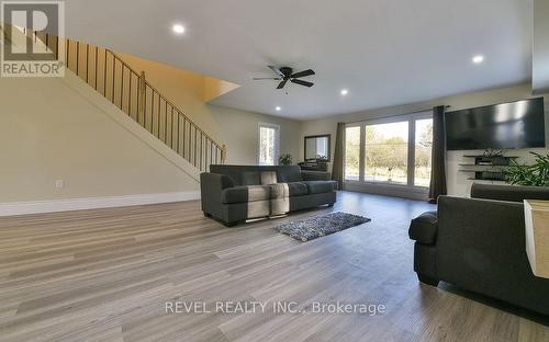 1221 Dalton Road, Timmins (Dalton Rd.), ON - Indoor Photo Showing Living Room