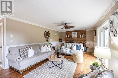 4 Sparrow Court, Kawartha Lakes (Little Britain), ON - Indoor Photo Showing Living Room