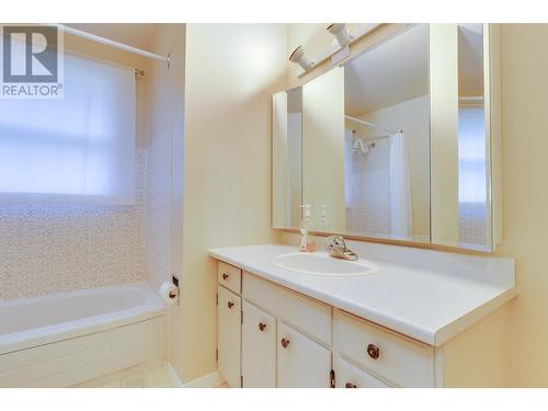 2895 Wildwood Crescent, Prince George, BC - Indoor Photo Showing Bathroom