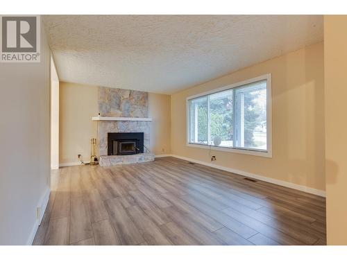 2895 Wildwood Crescent, Prince George, BC - Indoor Photo Showing Living Room With Fireplace