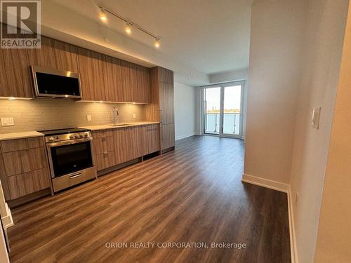 703 - 4130 Parkside Village Drive, Mississauga, ON - Indoor Photo Showing Kitchen